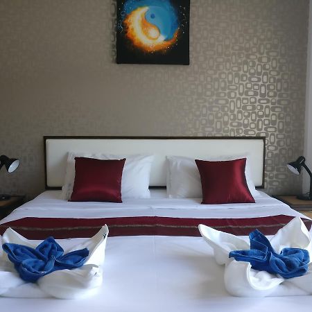 Готель White Sky Boutique Patong Екстер'єр фото