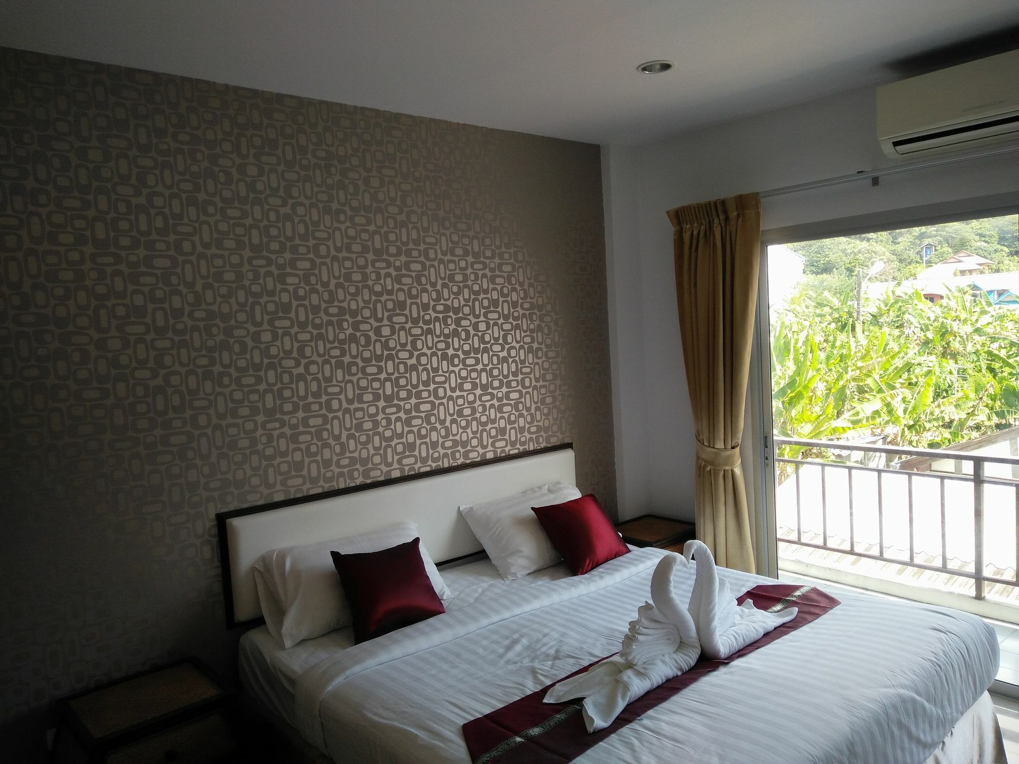 Готель White Sky Boutique Patong Екстер'єр фото