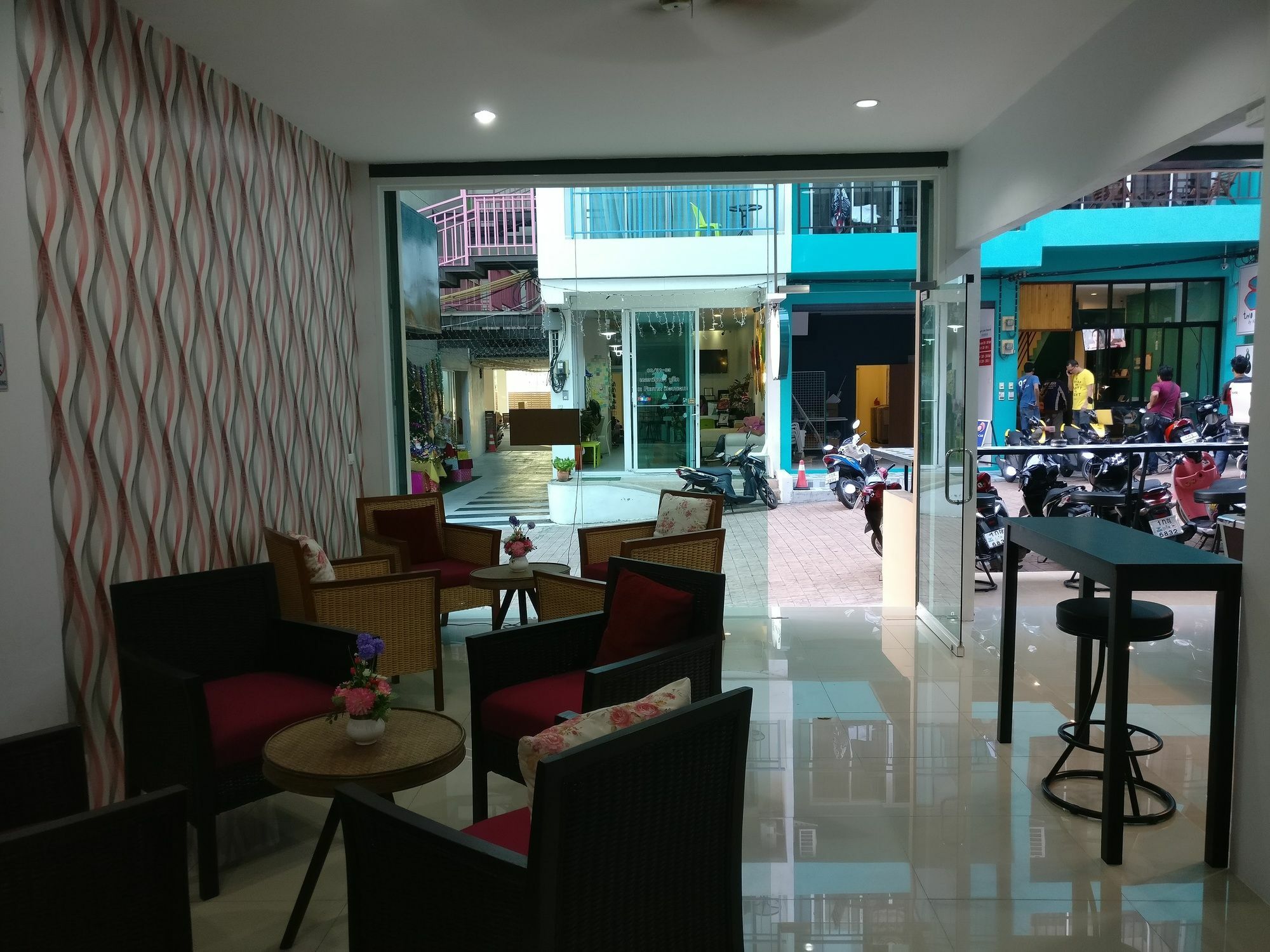 Готель White Sky Boutique Patong Екстер'єр фото