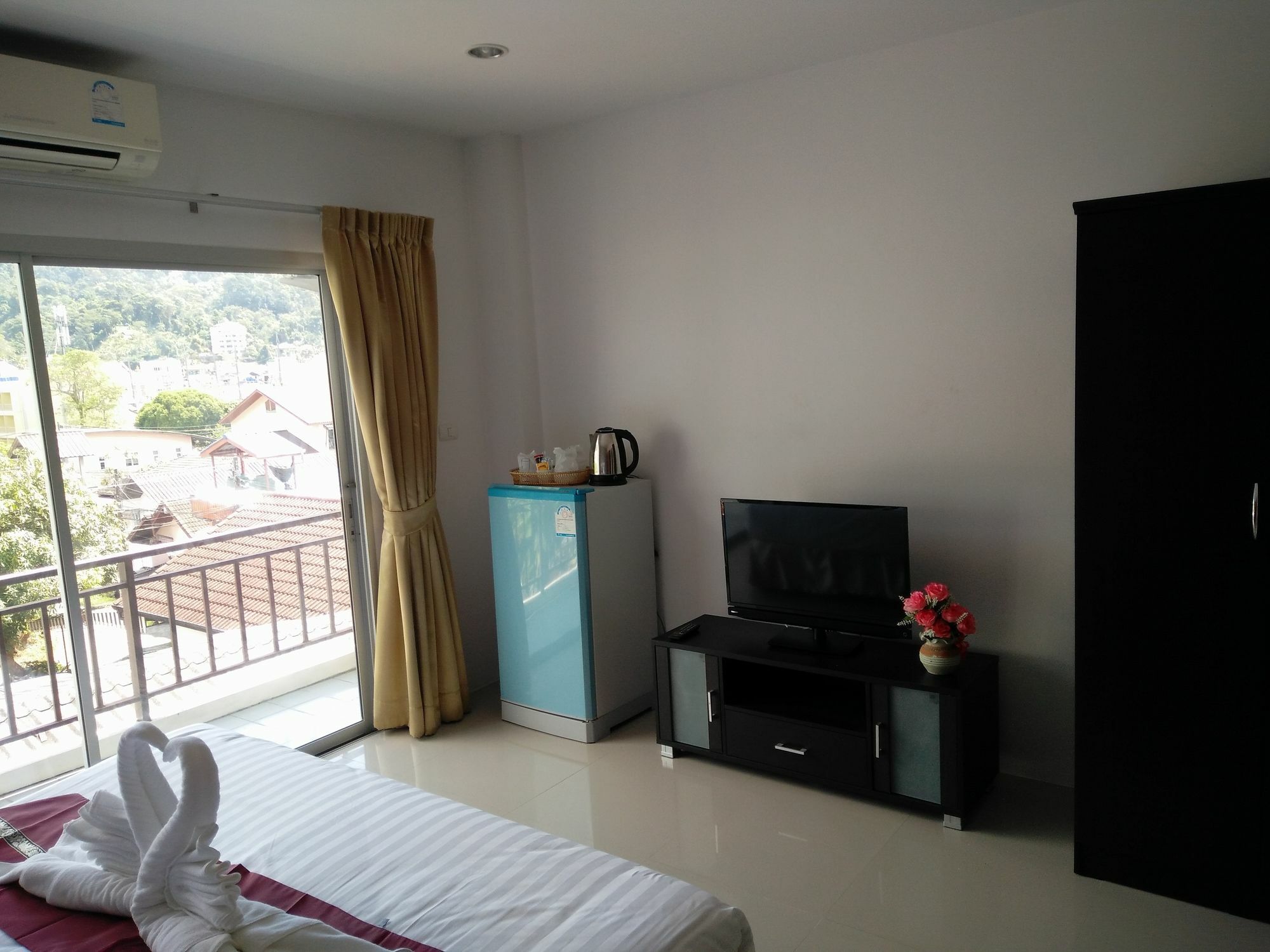 Готель White Sky Boutique Patong Екстер'єр фото