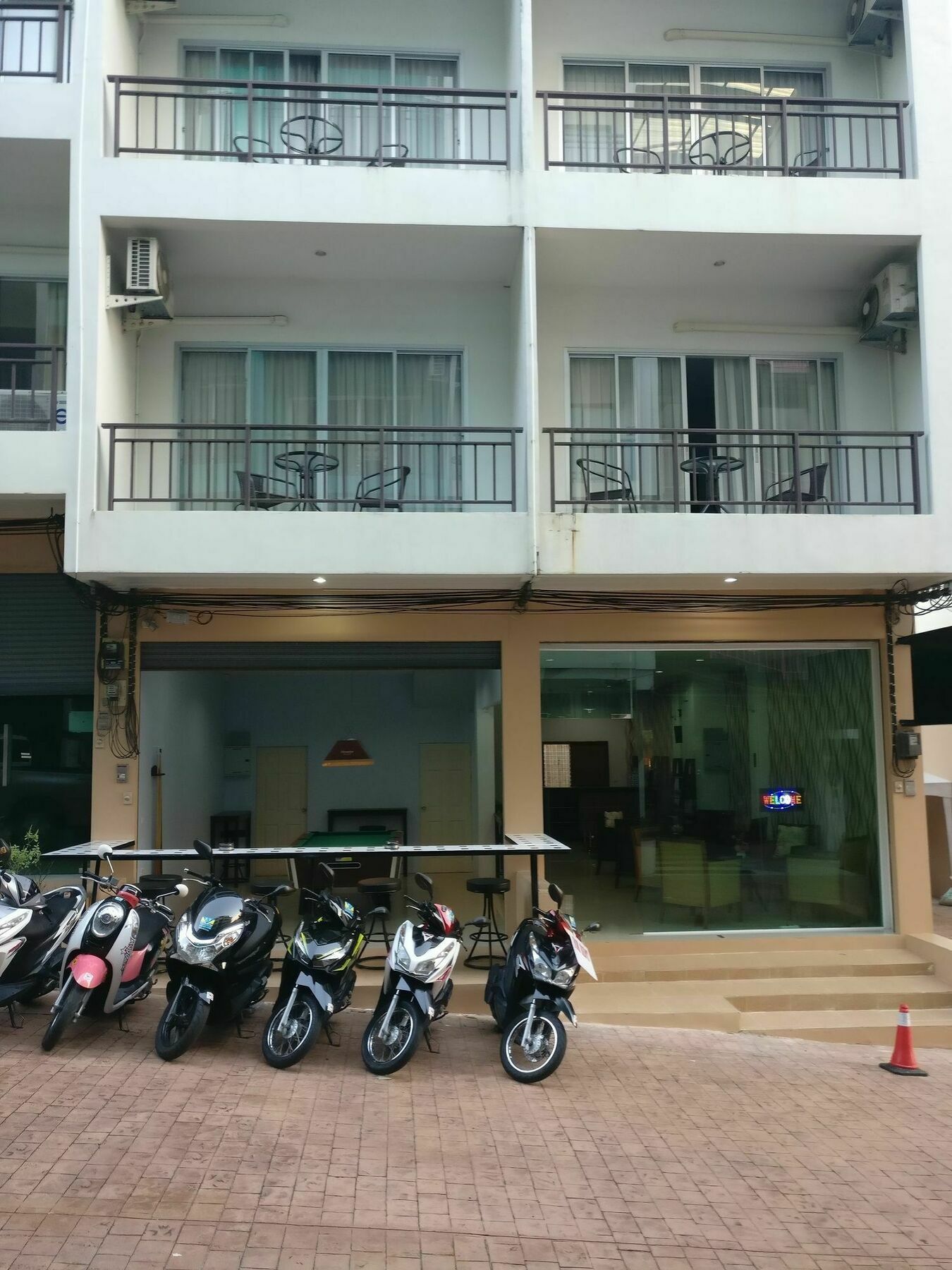 Готель White Sky Boutique Patong Екстер'єр фото