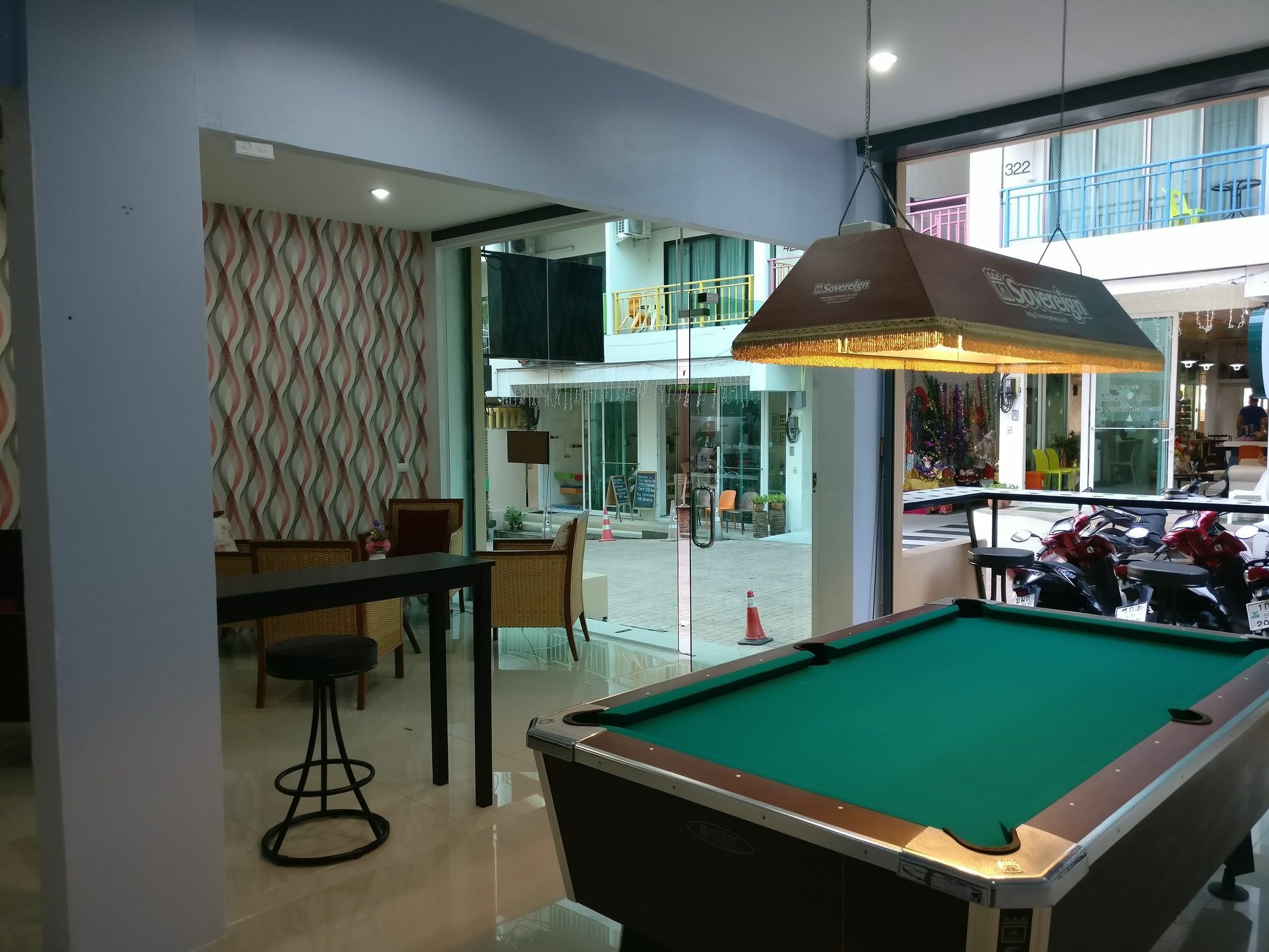 Готель White Sky Boutique Patong Екстер'єр фото